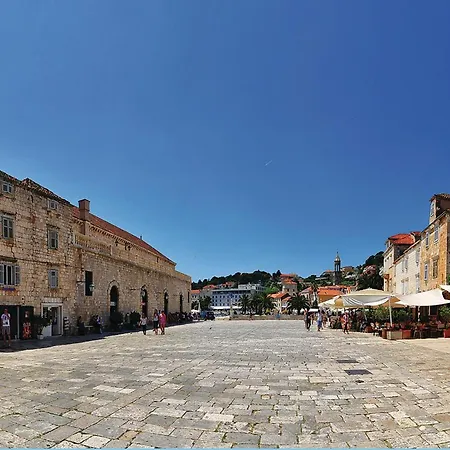 Stunning In Hvar With Wifi フヴァル
