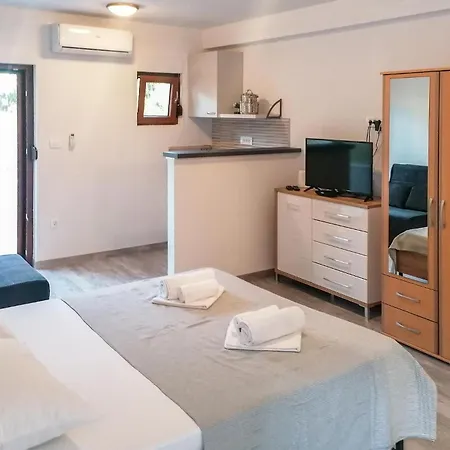 Stunning In Hvar With Wifi Апартаменти Хвар