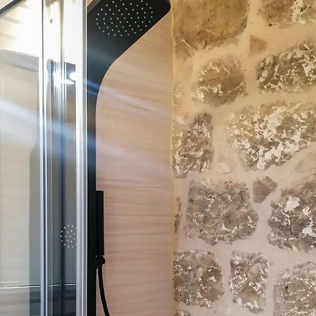 Апартаменти Stunning In Hvar With Wifi Хвар